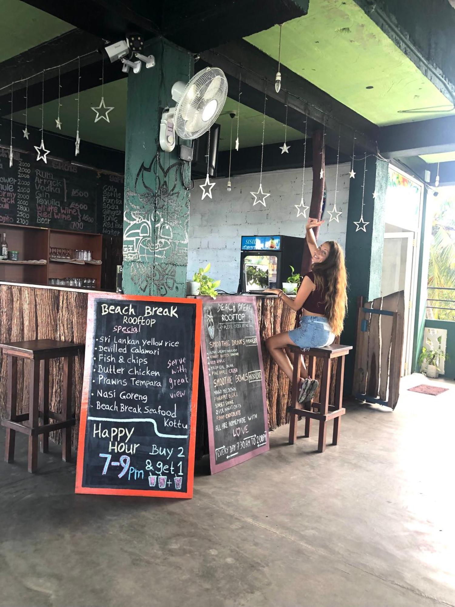 Beach Break Surf Hostel เวลิกามา ภายนอก รูปภาพ