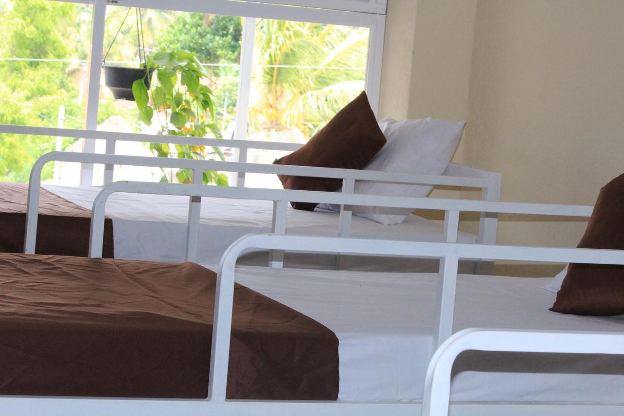 Beach Break Surf Hostel เวลิกามา ภายนอก รูปภาพ