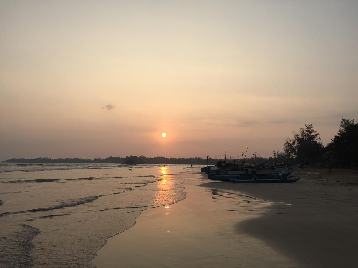 Beach Break Surf Hostel เวลิกามา ภายนอก รูปภาพ