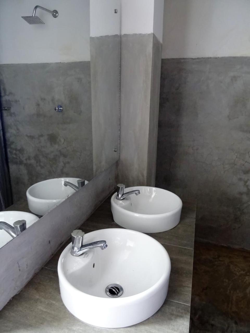 Beach Break Surf Hostel เวลิกามา ภายนอก รูปภาพ