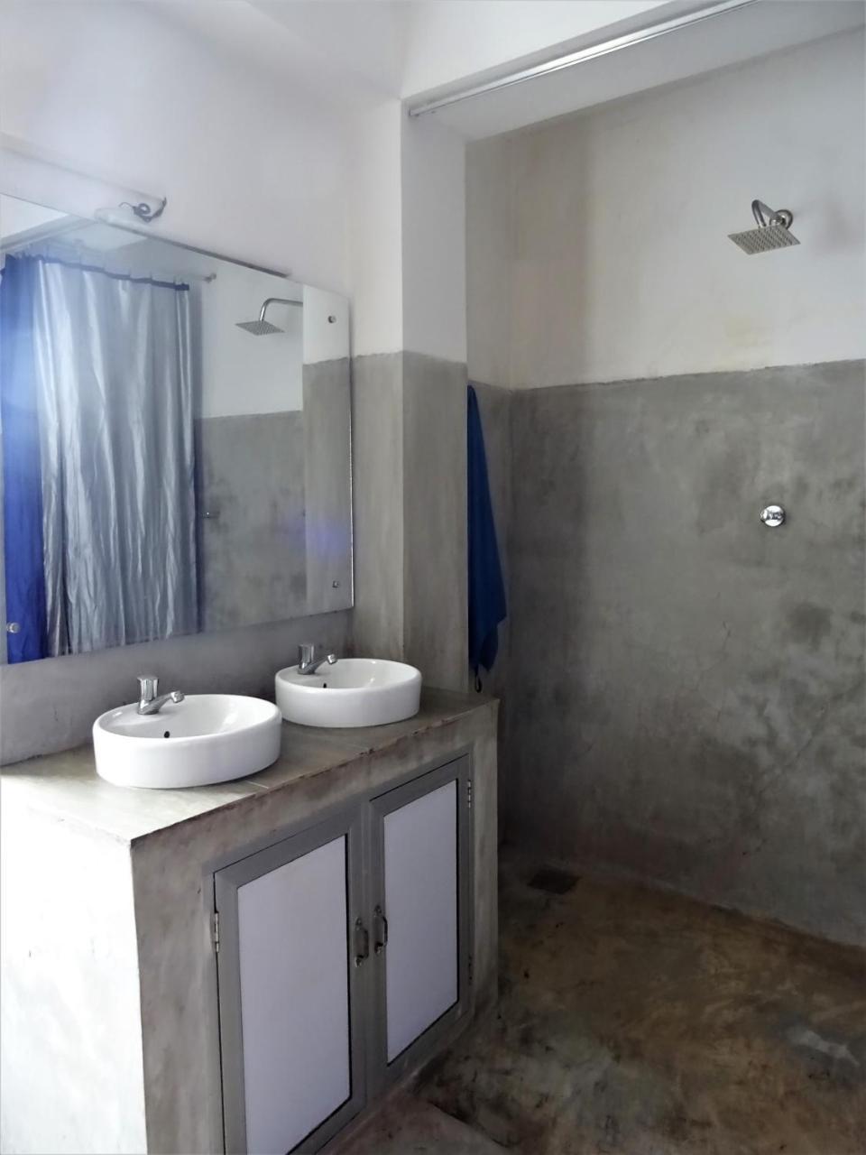 Beach Break Surf Hostel เวลิกามา ภายนอก รูปภาพ