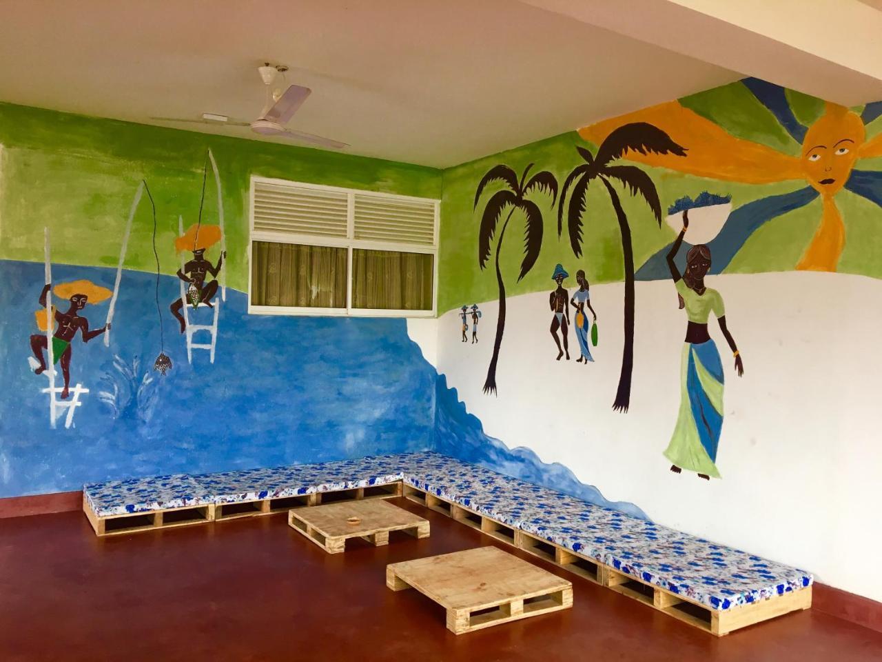 Beach Break Surf Hostel เวลิกามา ภายนอก รูปภาพ