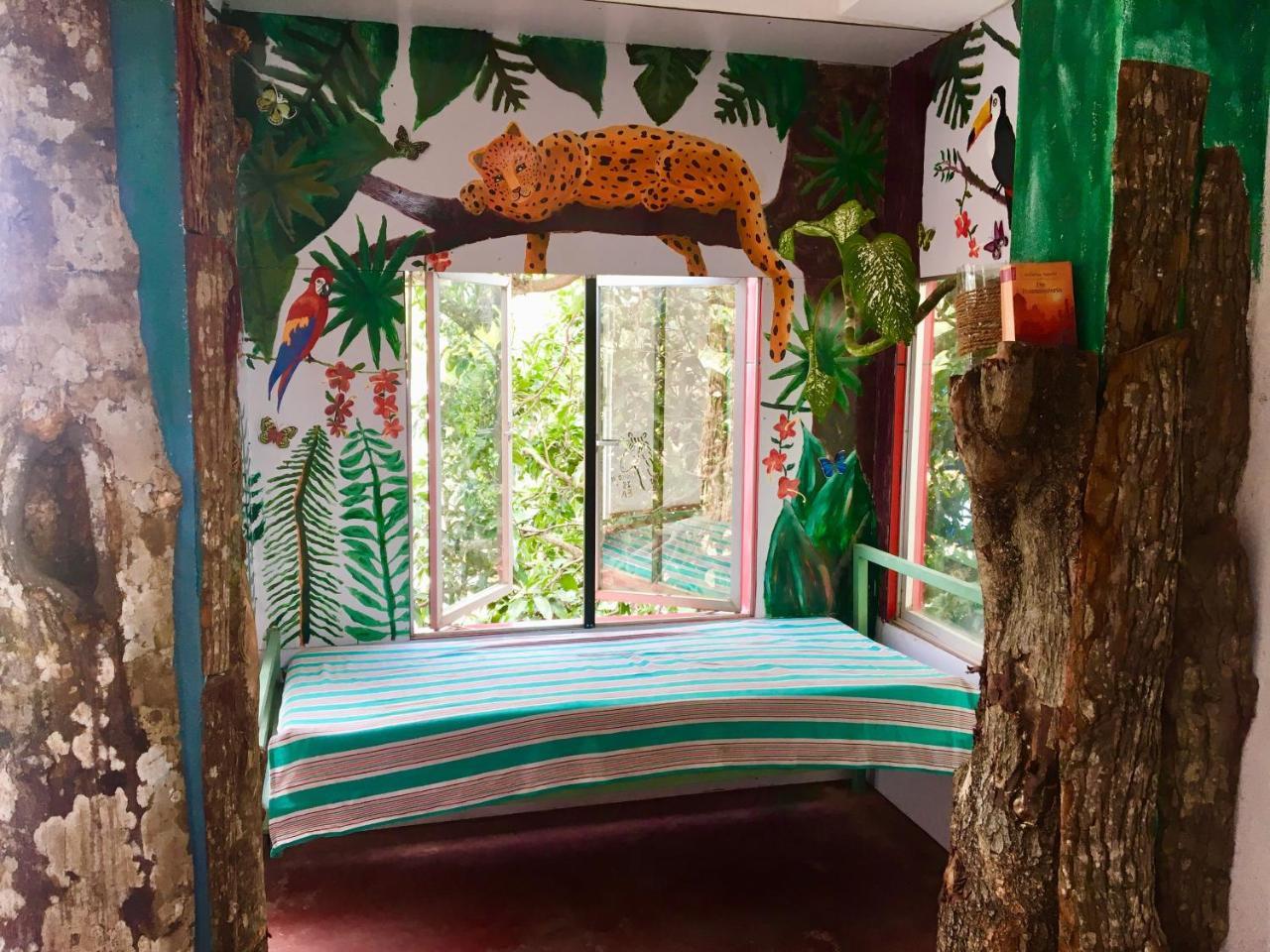 Beach Break Surf Hostel เวลิกามา ภายนอก รูปภาพ
